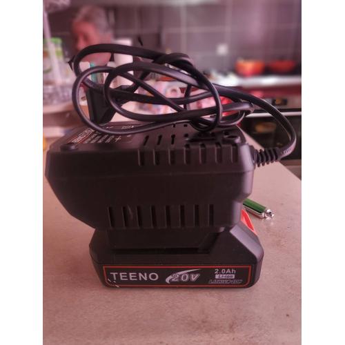Chargeur de batterie teeno avec sa batterie en parfait état de fonctionnement, pour appareil TEENO MODEL:T9010 INPUT :100-240V-50/60H OUTPUT :22V=2A pour appareil adaptable TEENO. Céder 30€ l'ensemble