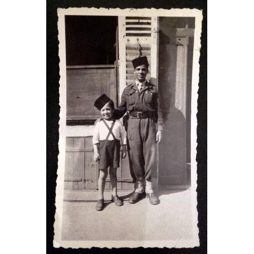 Photographie Ancienne 1946 : Soldat Algérien Tenant Un Enfant Par L'épaule