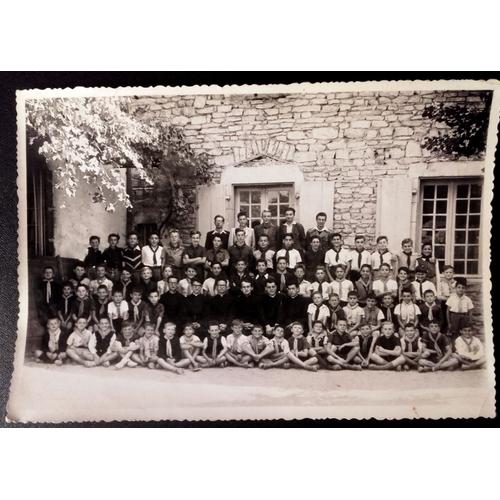 Photographie 1950 Des Studios Ferrarri : Grand Groupe De Scouts Avec Leurs Accompagnateurs (Massiac)