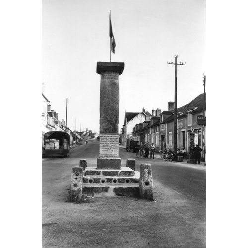 Carte Postale Ancienne - 1956 - Noir Et Blanc - Dentelee - Bruere - Allichamps - Cher - La Colonne Du Centre De La France -- Carte Ecrite - Photo Veritable Des Editions Combier