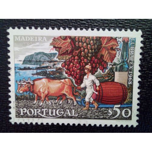Timbre Portugal Yt 1041 Paysage Au Cap Girao, Vignes, Traîneau À BUfs Et Tonneau À Vin 1968