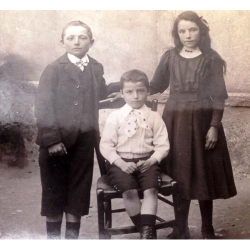 Photo Cdv Carte De Visite 16x11cm : Groupe De 3 Enfants Tristes Et Sérieux