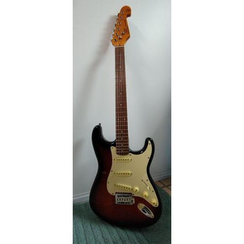 Guitare Électrique Sx Stratocaster 62 Et Jeu De 6 Cordes Ernie Ball