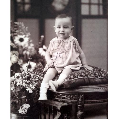 Photo Cdv Carte De Visite : Bébé Espagnol Assis Sur Un Coussin (José Alonso, Barcelone)