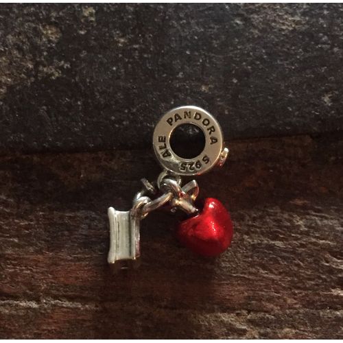 charm pandora pomme blanche neige