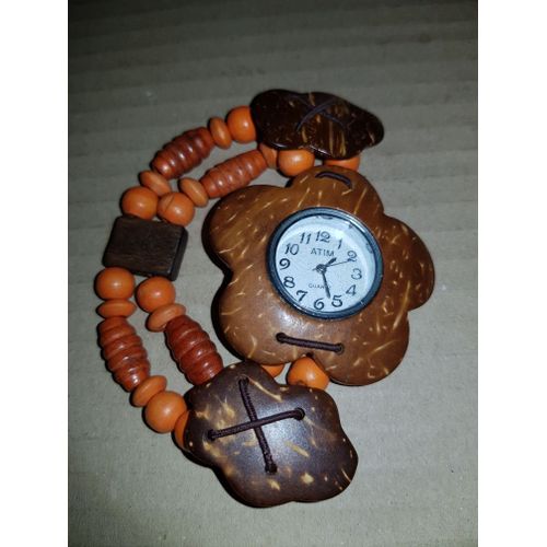 Montre Fantaisie En Bois Massif Teinté Et Verni.
