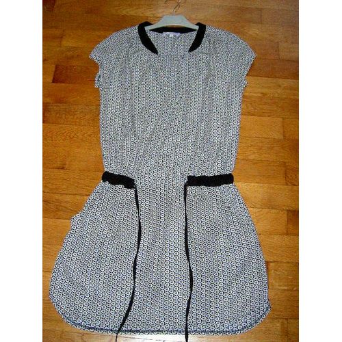 Robe Manches Et Jambes Courtes Col V Noires Avec Motifs Triangulaires Beiges Et Bleus Taille 16 Ans Ou 36