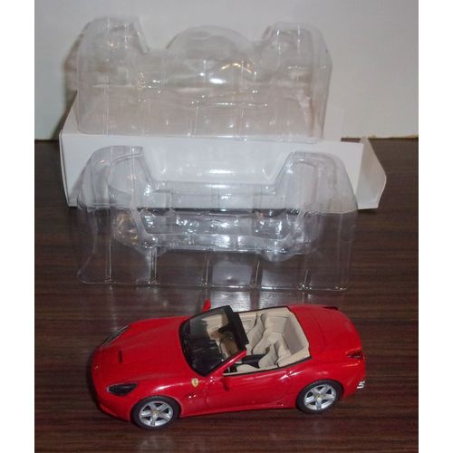 Voiture Ferrari California Rouge - 1/43è-Hachette
