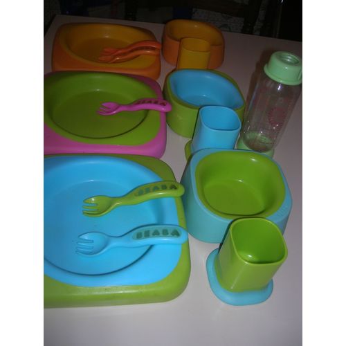 Lot Repas Bébé Beaba,3 Assiettes,3 Bols,3 Verres,5 Fourchettes Et 1 Biberons En Plastique 240 Ml.