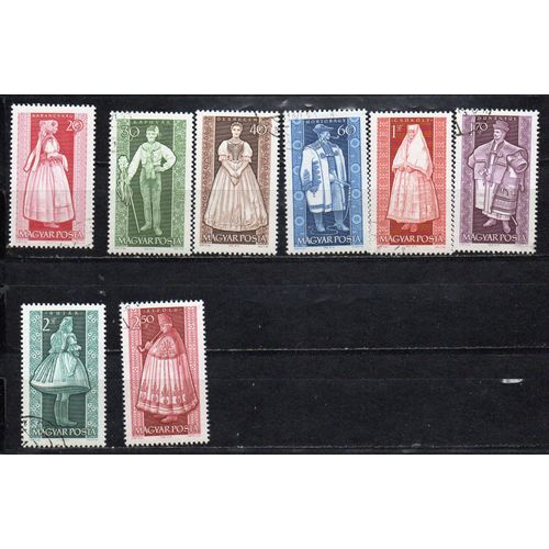 Hongrie- Lot De 8 Timbres Oblitérés- Costumes