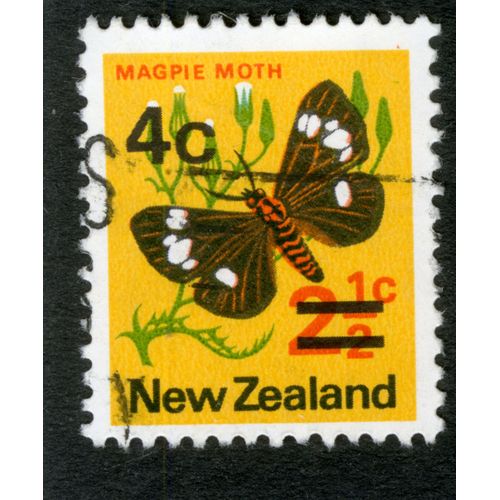 Timbre Oblitéré New Zealand, Magpie Moth, 4c