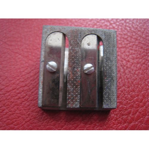 Taille Crayon Ancien Vintage Métal Double Trou Germany