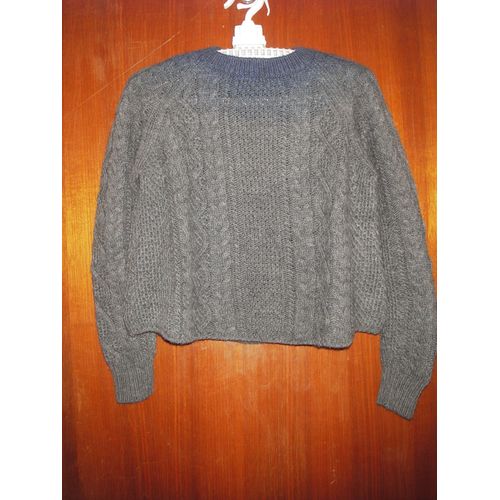 Pull Torsadé Fille ,Marque Belle Rose 11426 ,Coloris Gris Foncé ,Taille 12 Ans ,Matière 50 % Laine 50 % Acrylique ,Longueur 47 Cm ,Largeur Poitrine 50 Cm X 2 ,Largeur Épaules 40 Cm ,Manches 55 Cm .