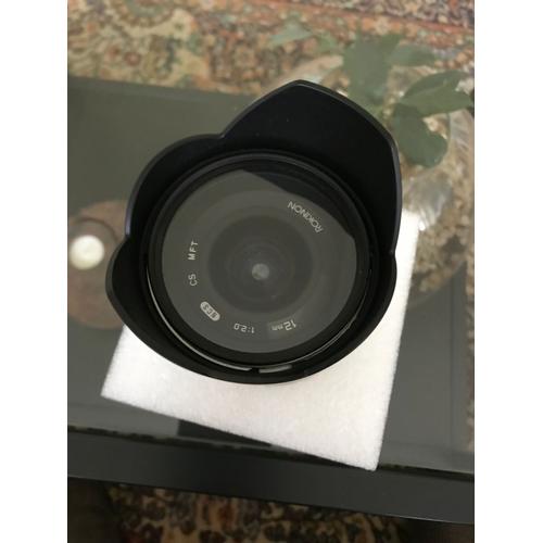 Vends cause changement de matériel un grand angle de 12mm F2 de marque Rokinon.