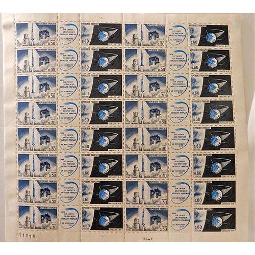 Planche De 32 Timbres Neufs De France Mise Sur Orbite 1965