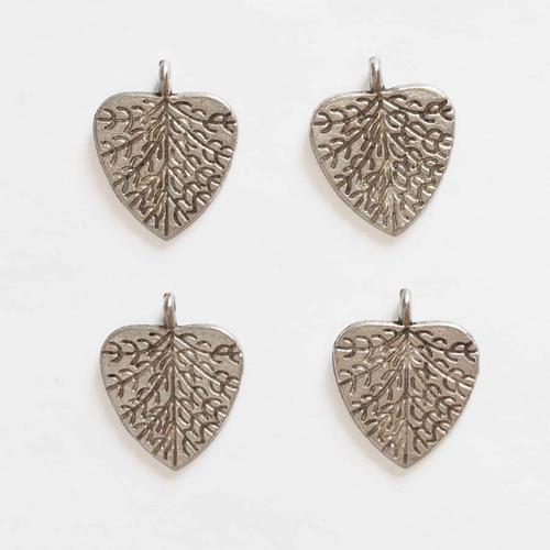 Lot De 4 Coeurs, Breloques Avec Arbre Ciselé, Métal Argenté