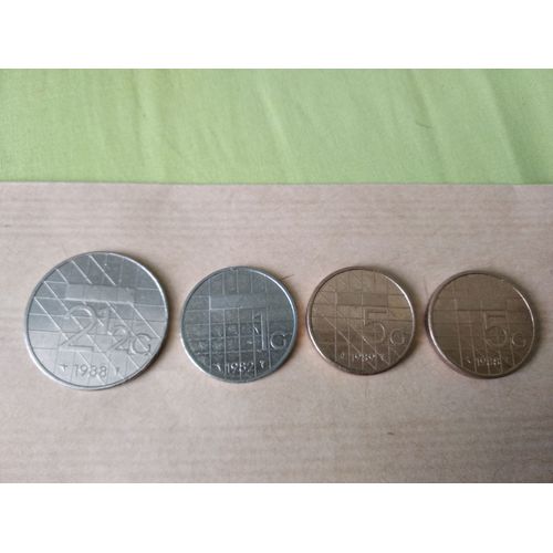 Lot De 4 Pièces De 1, 2,5 & 5 Gulden Néerlandaises Années 1980