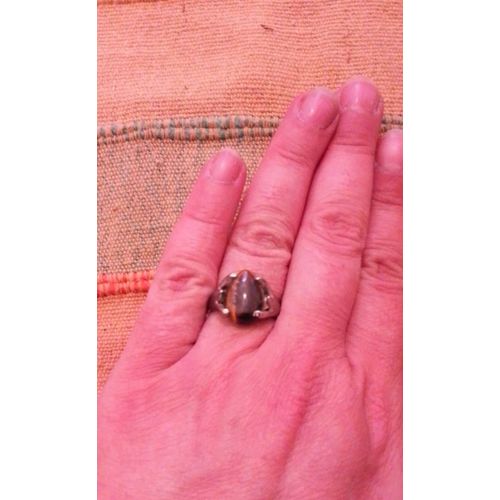 Bague Taille 52 En Métal Argenté Et Oeil De Tigre.
