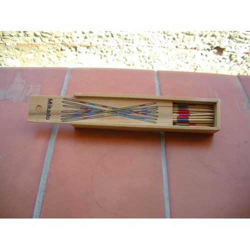 Jeu Mikado Dans Boîte En Bois