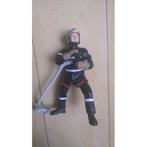 Figurine Papo - Pompier avec sa lance