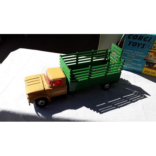 Corgi 484 - Dodge "Kew Fargo" Livestock Transport 1:43-Corgi