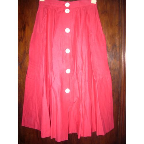 Jupe Ample Rouge Taille 38 Gros Boutons Blancs Devant