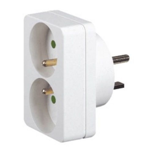Adaptateur 2P+T 2 fiches Legrand 16 A vers socle 20 A