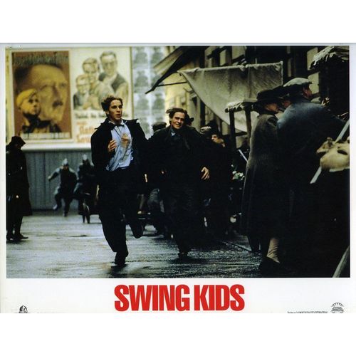 Swing Kids : Photo D'exploitation Cinématographique - Format 22x28.5 Cm - De Thomas Carter Avec Robert Sean Leonard, Christian Bale, Frank Whaley, Barbara Hershey, Tushka Bergen, David Tom - 1993