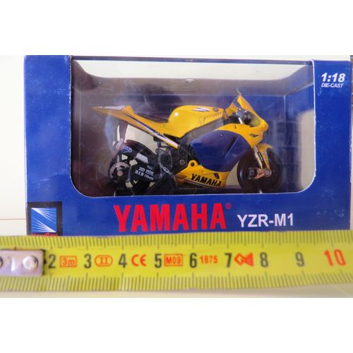 Valentino Rossi Yamaha Yzr M1 1/18 2006-New Ray