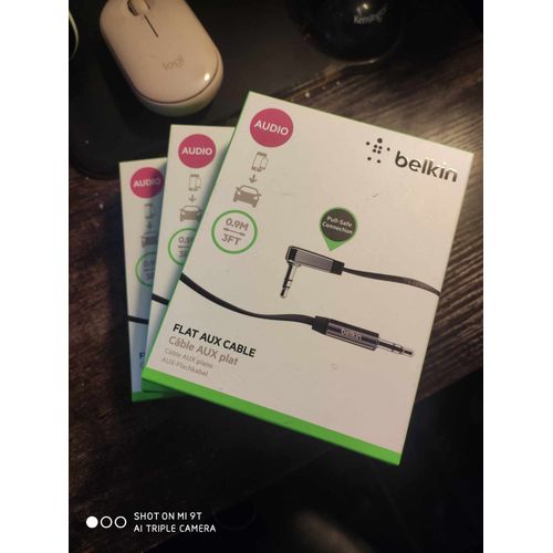 Câble audio plat Belkin (3,5 mm à 3,5 mm avec connexion jack coudée, 0,9 m)