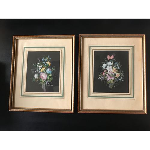 Vittorio Guidotti (Aquarelliste Floral Italien) - Deux Belles Aquarelles, Sous Verre, Sur Fond Noir, Signature En Bas À Droite.Encadrements Or Et Verre.Cadre Doré (208x247mm)