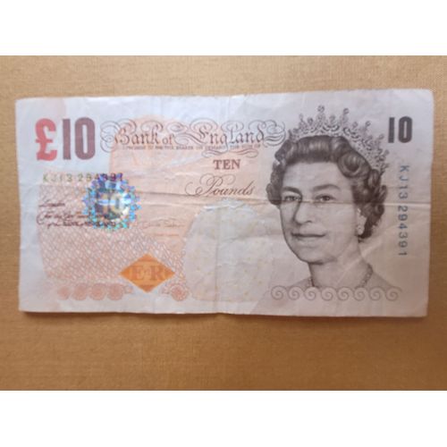 Billet De 10 Livres De La Bank Of England Avec La Reine Elisabeth Ii Et Charles Darwin