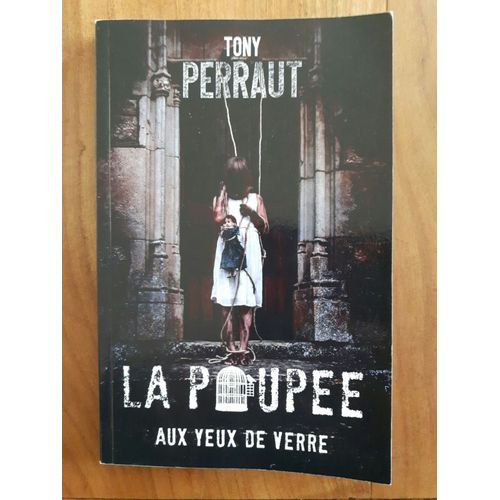 La Poupée Aux Yeux De Verre
