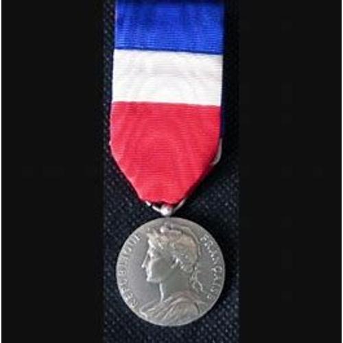 Belle Médaille De La République Française - 1876 - Ministère Du Travail - Argent -