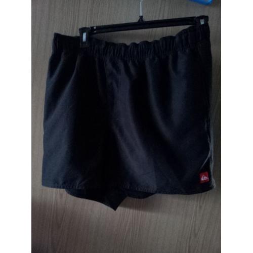 Short Court Noir Quicksilver Xl Taille Élastiquée 2 Poches De Chaque Côté Dans Les Coutures Toucher Doux