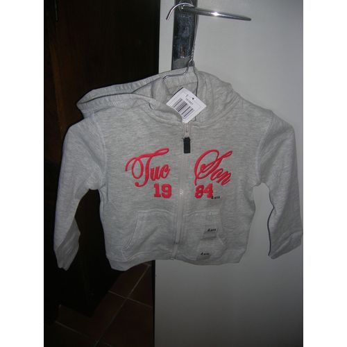 Veste À Capuche 4 Ans.