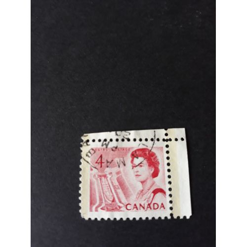 Timbre Canada Centenaire Émission 1967 Reine Tp3
