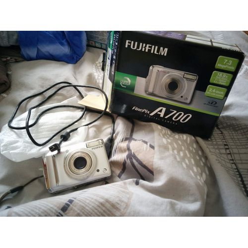 Appareil photo Compact Fujifilm FinePix A700  compact - 7.3 MP - 3x zoom optique
