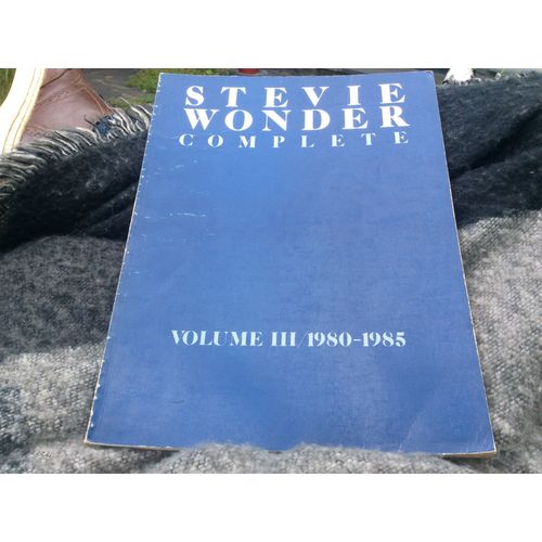 Livre Partitions Stevie Wonder Volume 3 1980. 1985 ( Paroles Musiques Tablatures ). 123 Pages