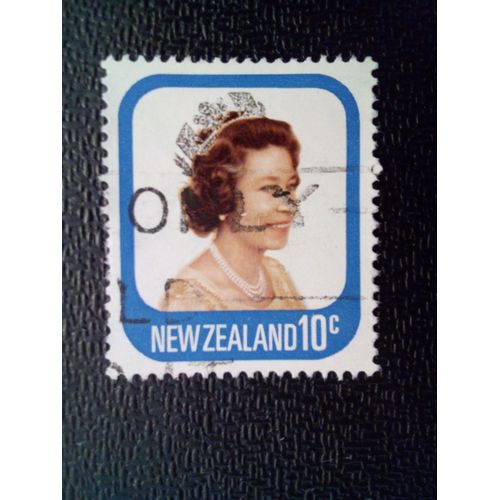 Timbre Nouvelle-Zélande Yt 701 Reine Elizabeth Ii 1977 ( 46122 )