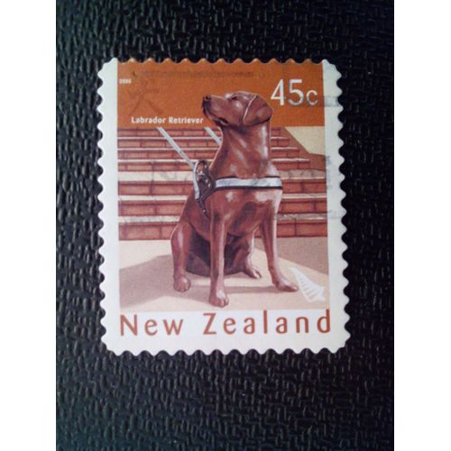 Timbre Nouvelle-Zélande Yt 2216 Labrador Retriever (Canis Lupus Familiaris) 2006 ( 46122 )