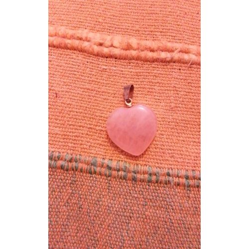 Pendentif En Quartz Rose Et Monture En Métal Argenté.