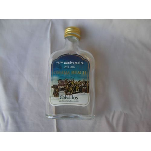 Bouteille Vide De Bouteille Vide De Calvados Commémorations 75 E Anniversaire Du Débarquement De Normandiecommémorations 75 E Anniversaire Du Débarquement De Normandie