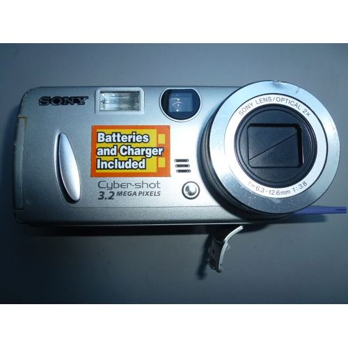 Appareil photo Compact Sony Cyber-shot DSC-P52 P52 - Appareil photo numérique - compact - 3.2 MP - 2x zoom optique