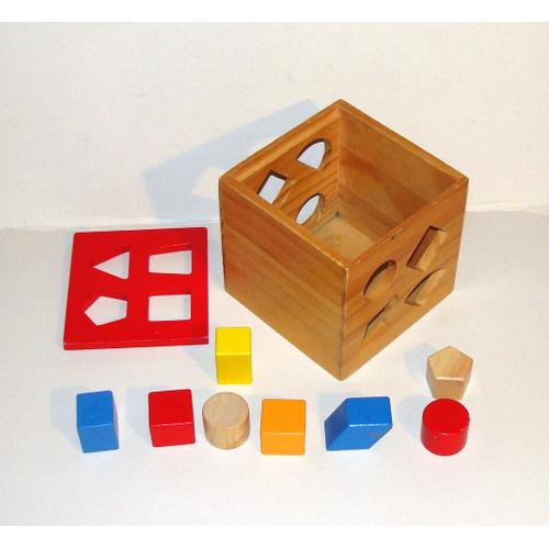 jeu de formes cube en bois activités manuelles 8 pieces