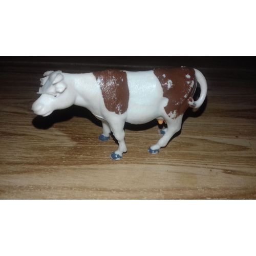 Vache En Plastique