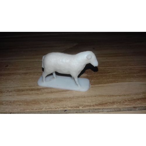 Mouton En Plastique