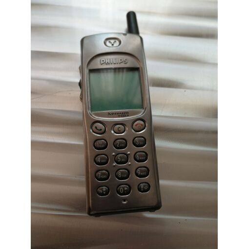 Philips Xenium 9@9