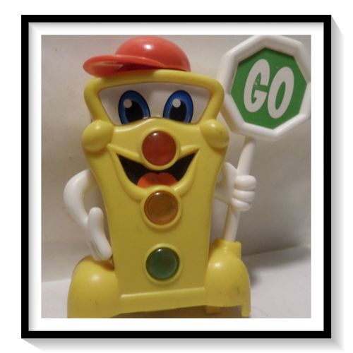 Feu De Voie Ferrée - Personnage Style Clown Avec Casquette Rouge Et Panneau Go - 11cm