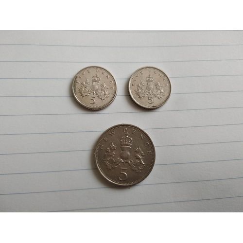 Lot De 2 Pièces De 5 Pence Et 1 Pièce De 5 New Pence